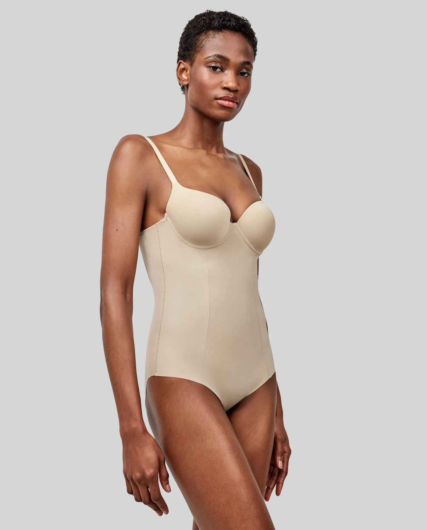 Body moldeador efecto tanga, con aro y espalda libre, de microfibra
Gisela