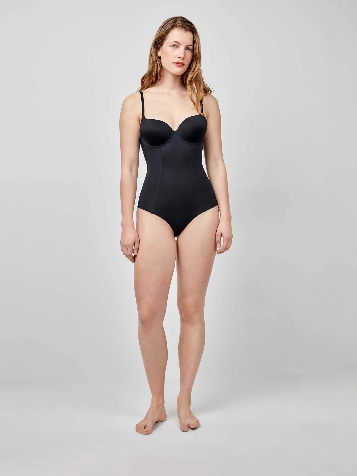 Body moldeador efecto tanga, con aro y espalda libre, de microfibra
Gisela