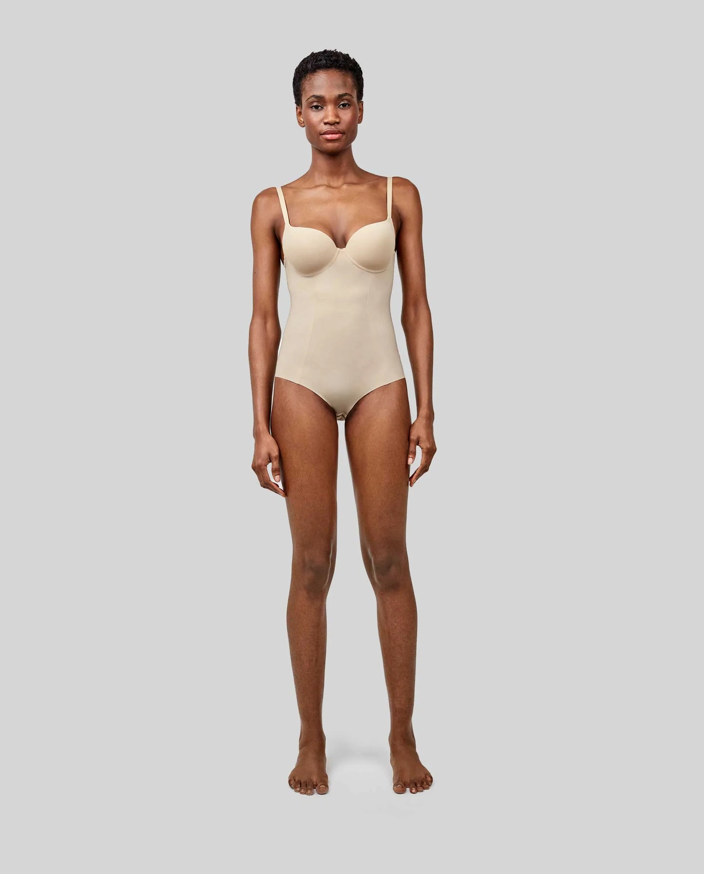 Body moldeador efecto tanga, con aro y espalda libre, de microfibra
Gisela