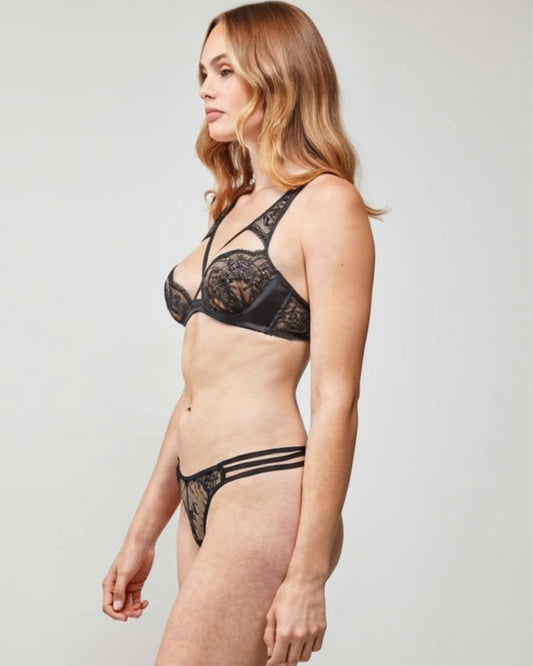 Conjunto lencería encaje negro – Sujetador realce y braga corte bajo sexy