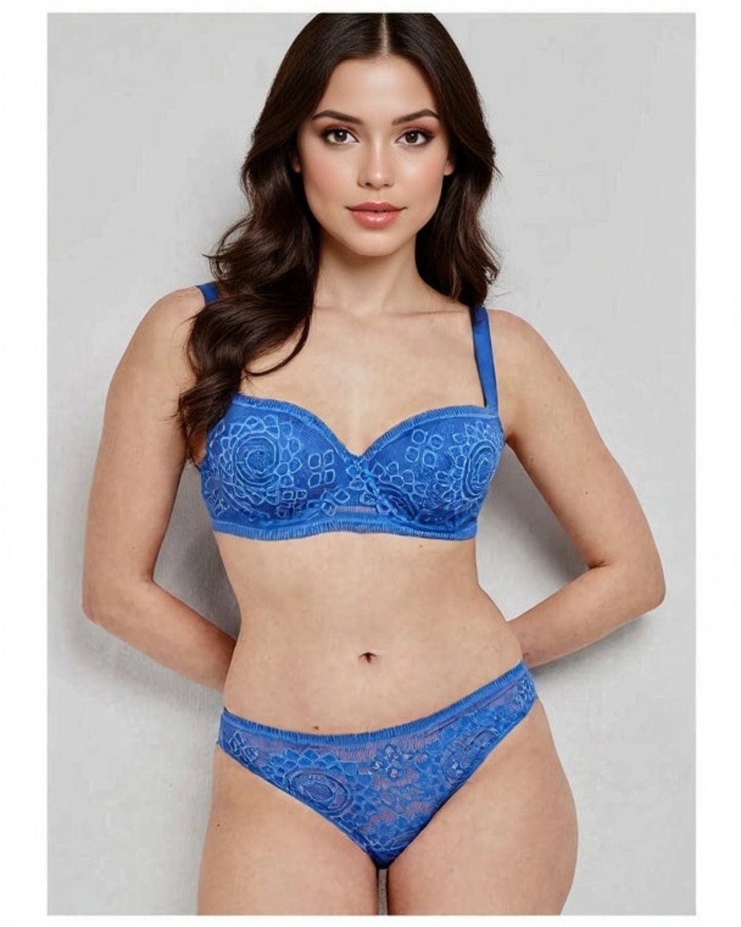 Conjunto encaje azul floral – Sujetador con aros y braguita cómoda