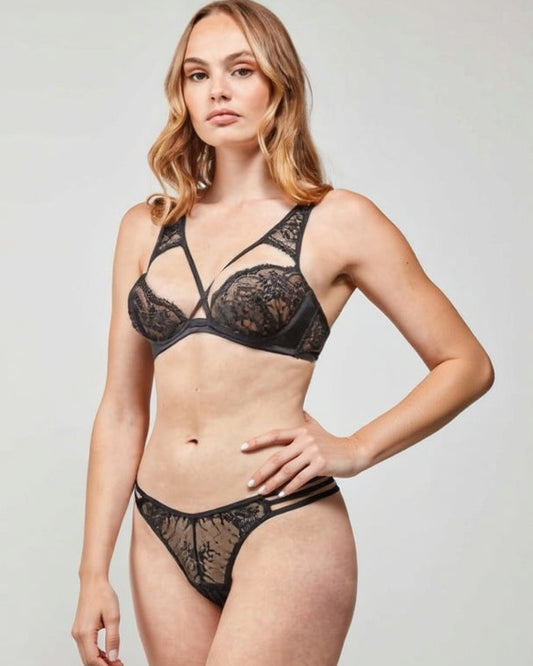 Conjunto lencería encaje negro – Sujetador realce y braga corte bajo sexy