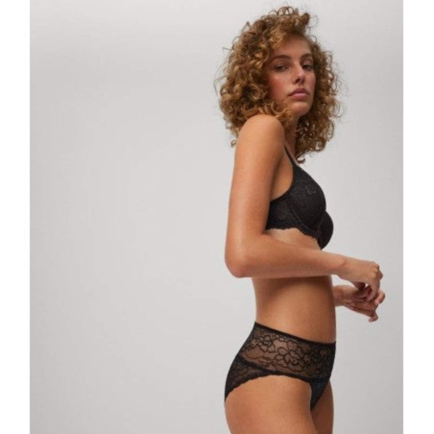 Braguita encaje negro cintura alta – Elegante y sensual