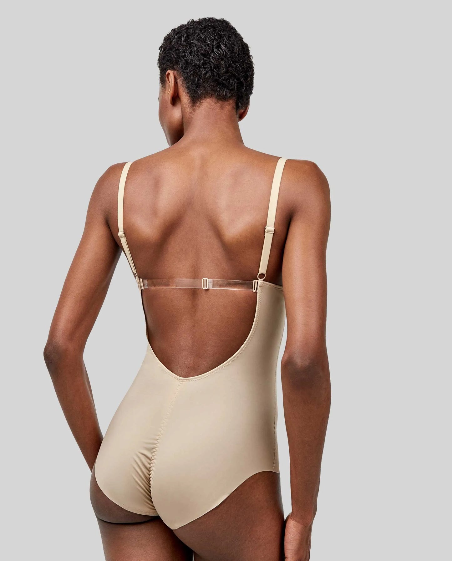 Body moldeador efecto tanga, con aro y espalda libre, de microfibra
Gisela